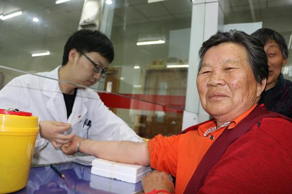 免费健康体检 关爱计生特殊家庭