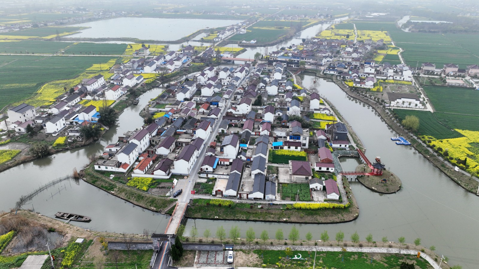 1 无人机拍摄的南莫镇唐庄村河道整治后的水美环境。.JPG