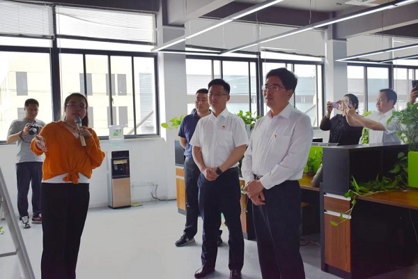 海安市委组织部副部长刘建军率队到雅周镇开展非公有制企业党建暨流动
