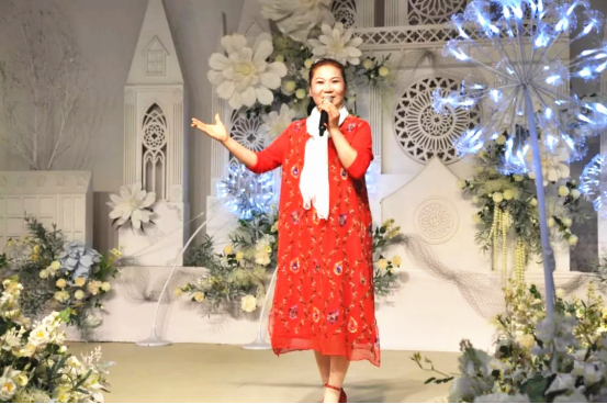 海安广袤田野走来一位金嗓子歌手她唱的歌你或许听过