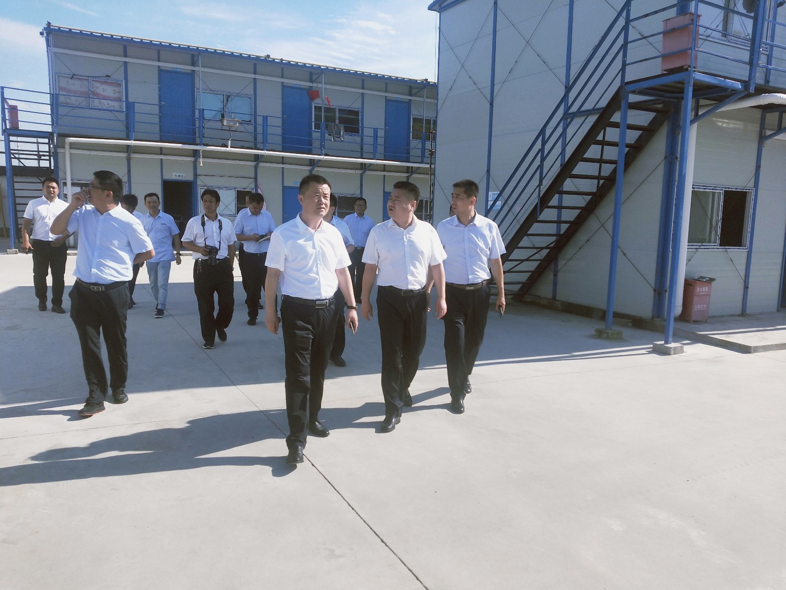 近期,丰县住房和城乡建设局党委书记,局长卜令奎率住建局一行,来我局